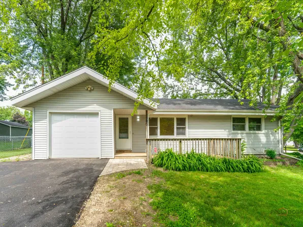 200 S Beck Rd, Lindenhurst, IL 60046