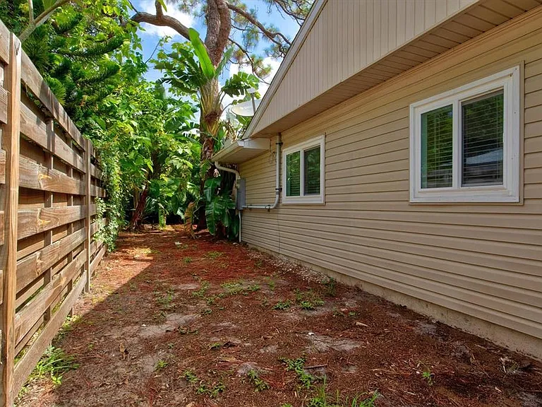 2729 Sydelle St — Photo 46