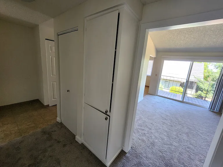Two Bedroom Apt. w/ Washer and Dryer — Photo 4