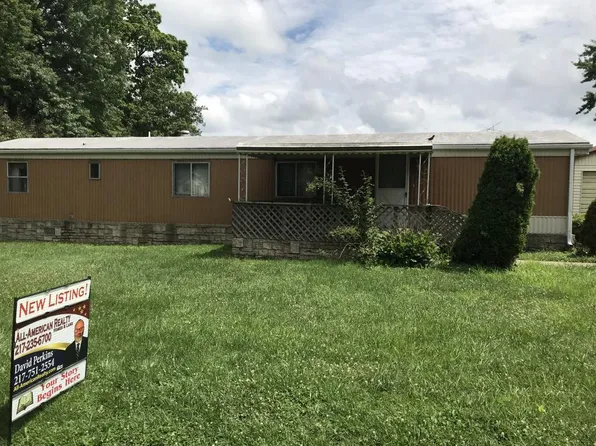 1205 Hickory St, Marshall, IL 62441