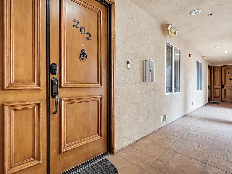 5132 W Maplewood Ave #202 — Photo 9