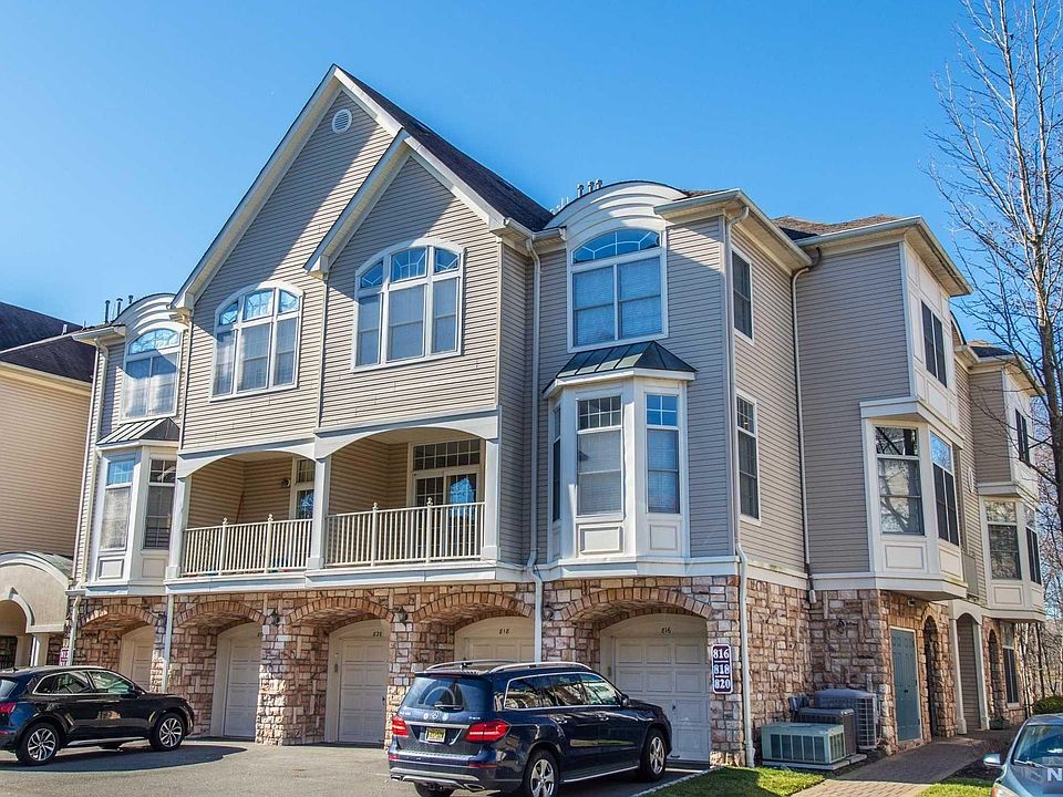 1st image of 818 Kensington Ln #9