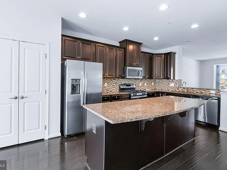 5365 S Center Dr — Photo 8