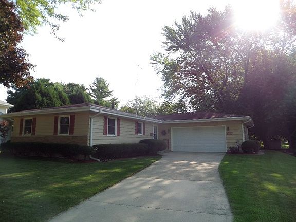 2nd image of 1512 Margaret Ln