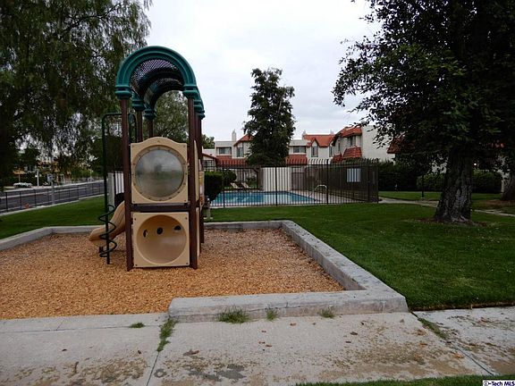 4th image of 18007 River Cir APT 5