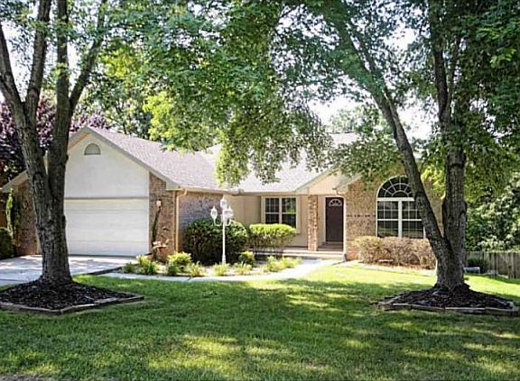2nd image of 309 NW Linebarger Ln