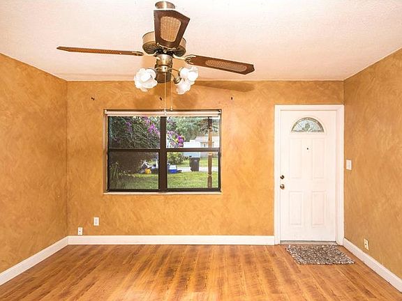2nd image of 305 Jeanal Pl