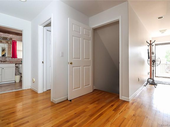 4th image of 1078 Midland Avenue