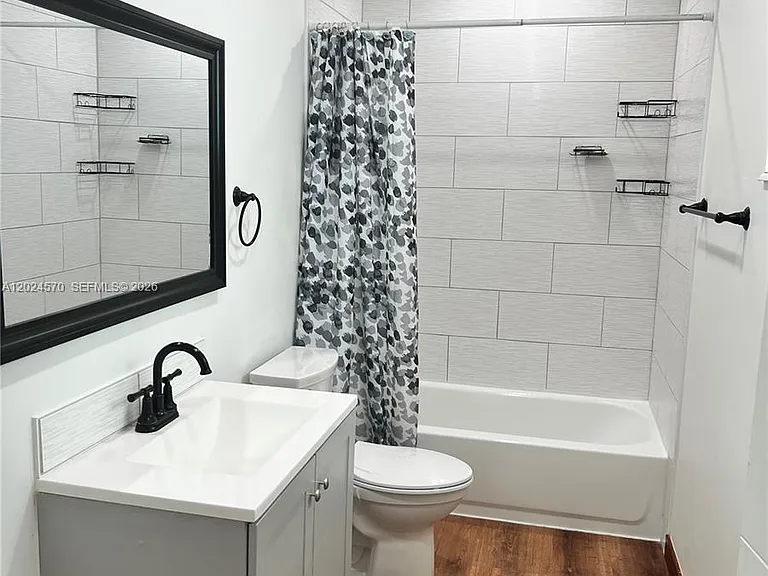 12400 NE 11th Ct #3 — Photo 4