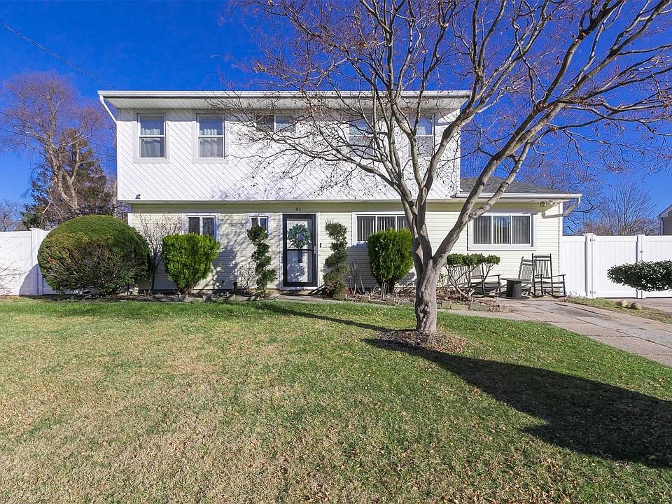 1st image of 41 Dahlia Dr W