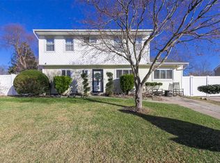 41 Dahlia Dr W, East Patchogue, NY 11772