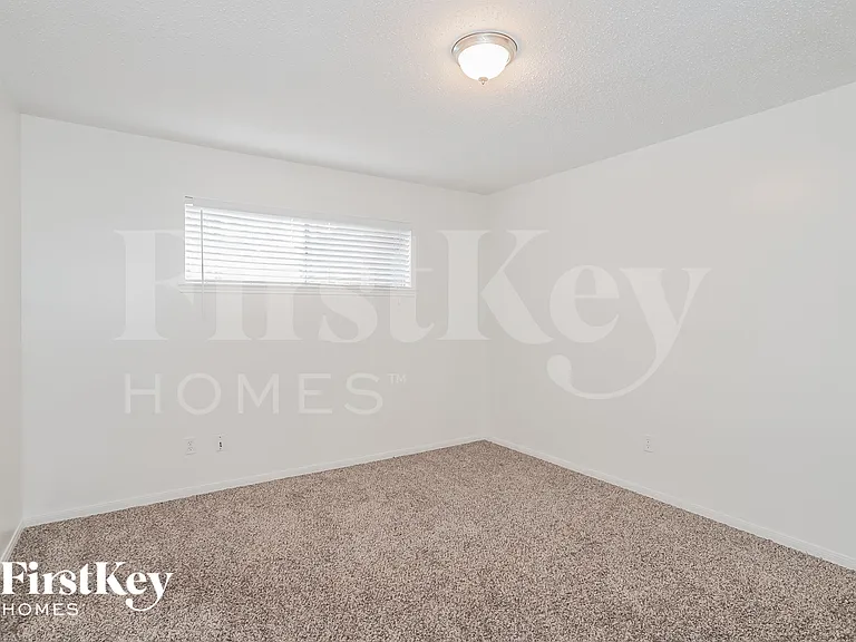 26218 Maplewood Dr — Photo 13