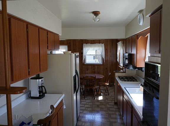 5th image of 224 N Blaine Ave