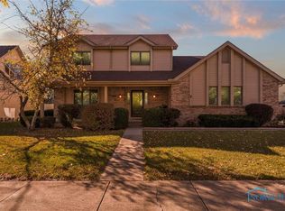 458 Georgetown Dr, Oregon, OH 43616