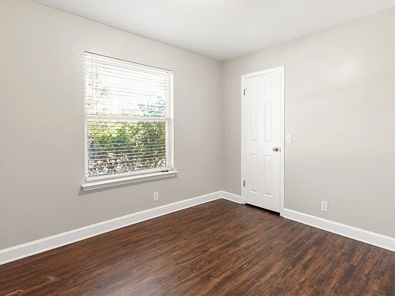 6802 Auckland Ct — Photo 17