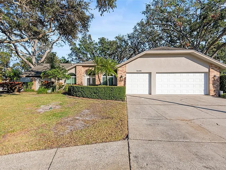 10285 Barry Dr — Photo 1