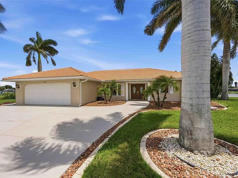 1714 Claw Ct — Photo 1