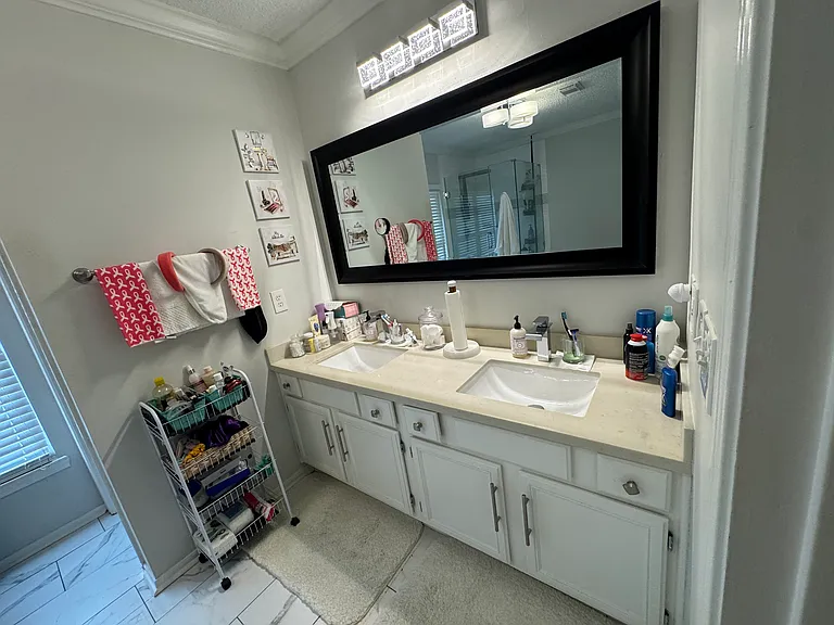 New double sink with quartz countertop
