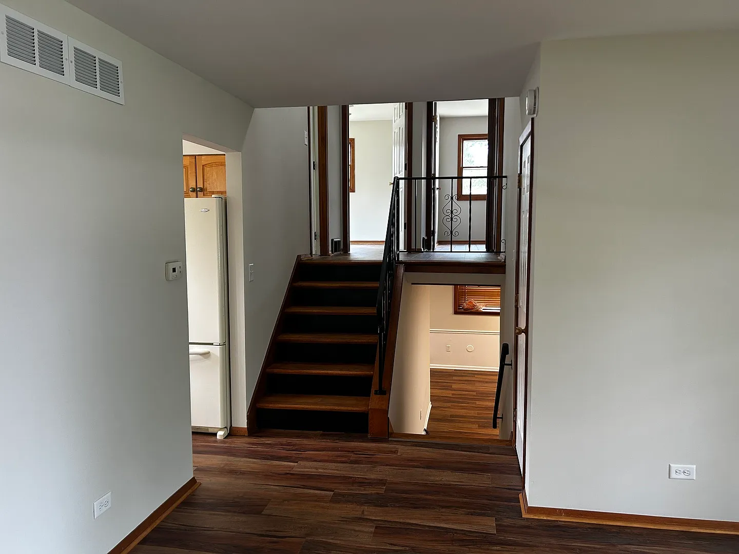 3 bed, 1616 sqft, $3,000 — Photo 4
