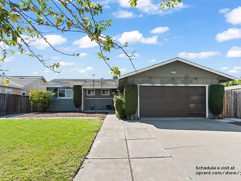 1796 Wyrick Ave — Photo 1