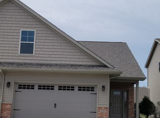 1721 Glenbridge Rd, Bloomington, IL 61704