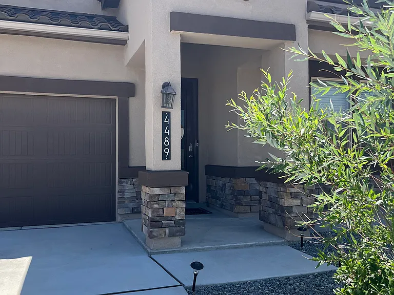 4489 Skyline Loop NE — Photo 2