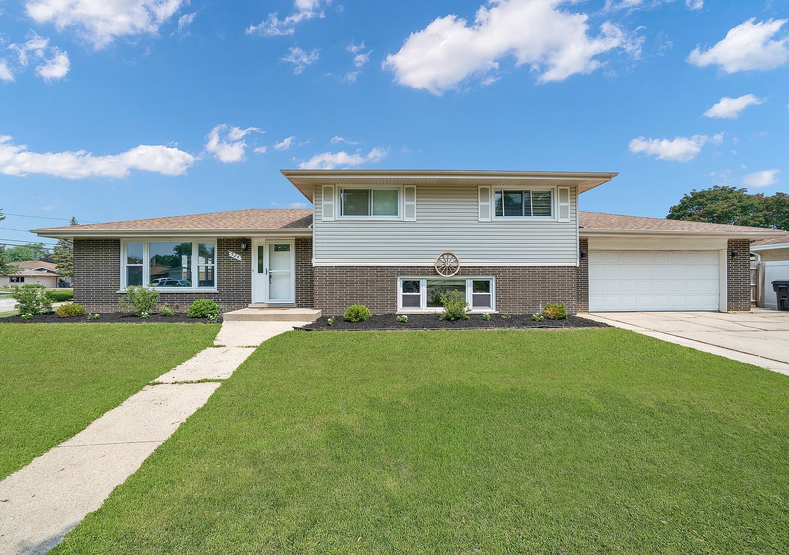 924 E 169th St, South Holland, IL 60473 | Zillow