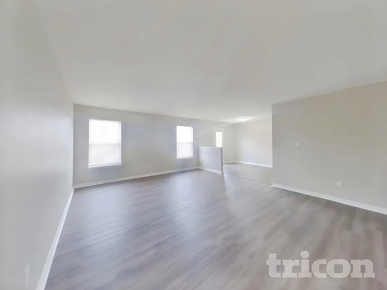 703 Sweet Creek Dr — Photo 3