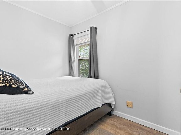 5th image of 1349 N Jenison Ave