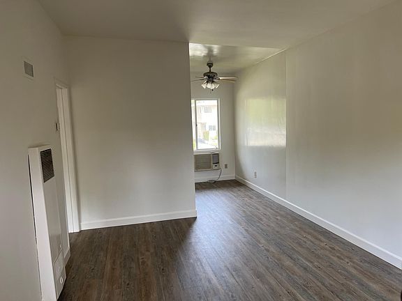 5th image of 600 S Oak Knoll Ave #9