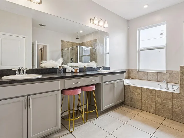 1111 Lone Palm Way — Photo 32