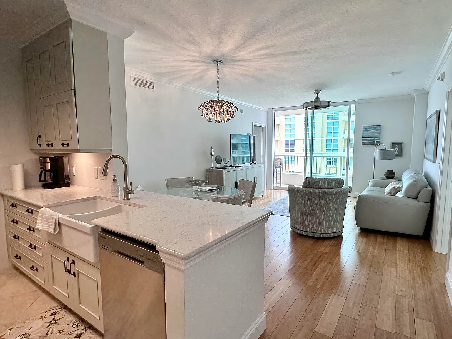 2 bed, 2.0 bath, 1130 sqft, $4,000 — Photo 2