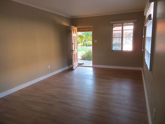 2nd image of 606 E San Juan Ave