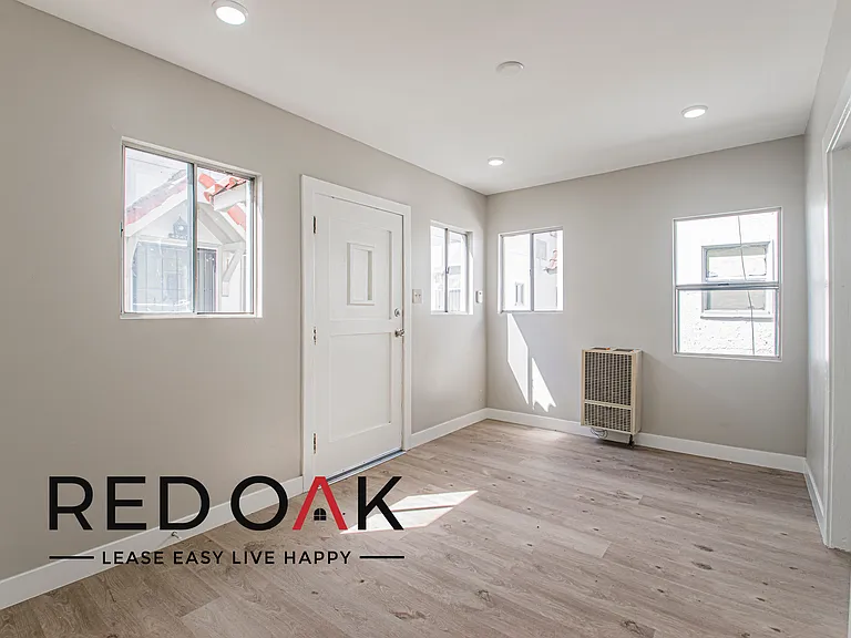 424 E 20th St #428.5 — Photo 2