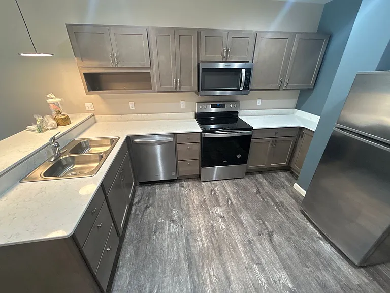 Plaza 93 Apartments — Photo 22