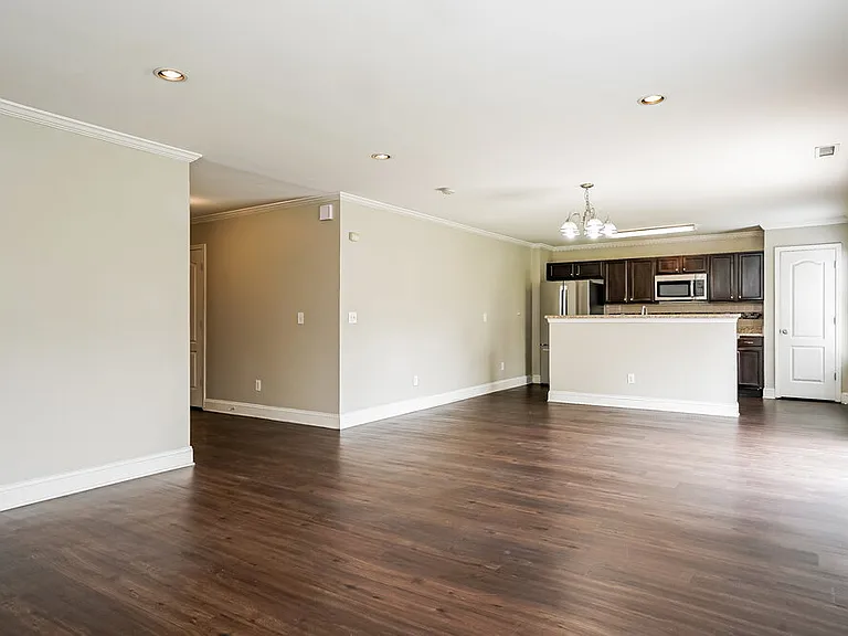 535 Kerriann Ln — Photo 5