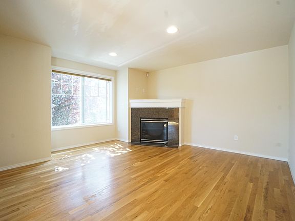 Hardwood floors in Living room with Gas fireplace