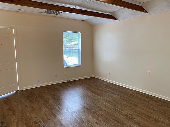 4th image of 2172 Ashland St
