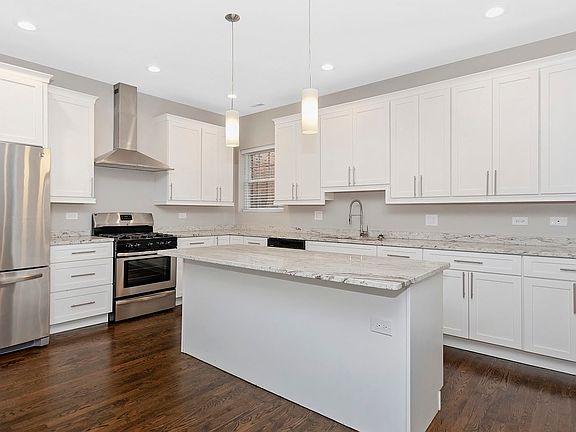 4th image of 4326 S King Dr #3