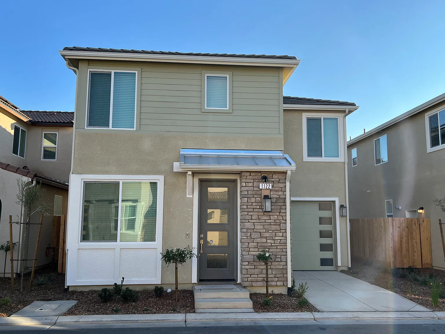 3 bed, 2.5 bath, 1227 sqft, $2,350 — Photo 1