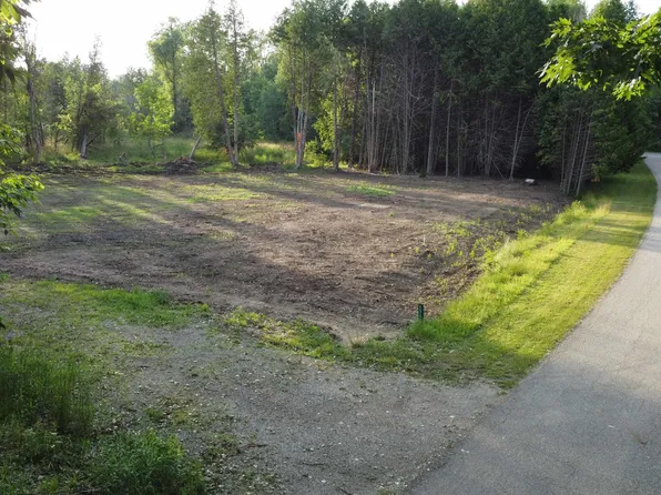 4570 Maple Dr, Mount Pleasant, MI 48858