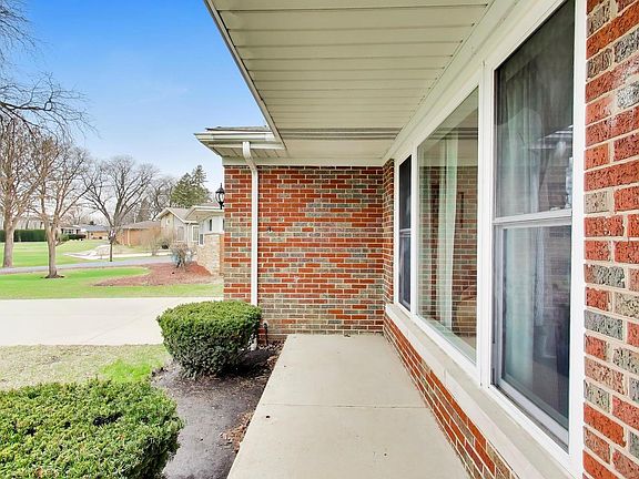 4th image of 108 W Sunset Rd