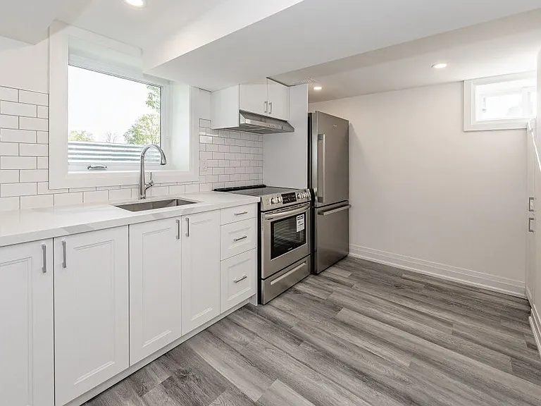 379 E 38th St #2 — Photo 3