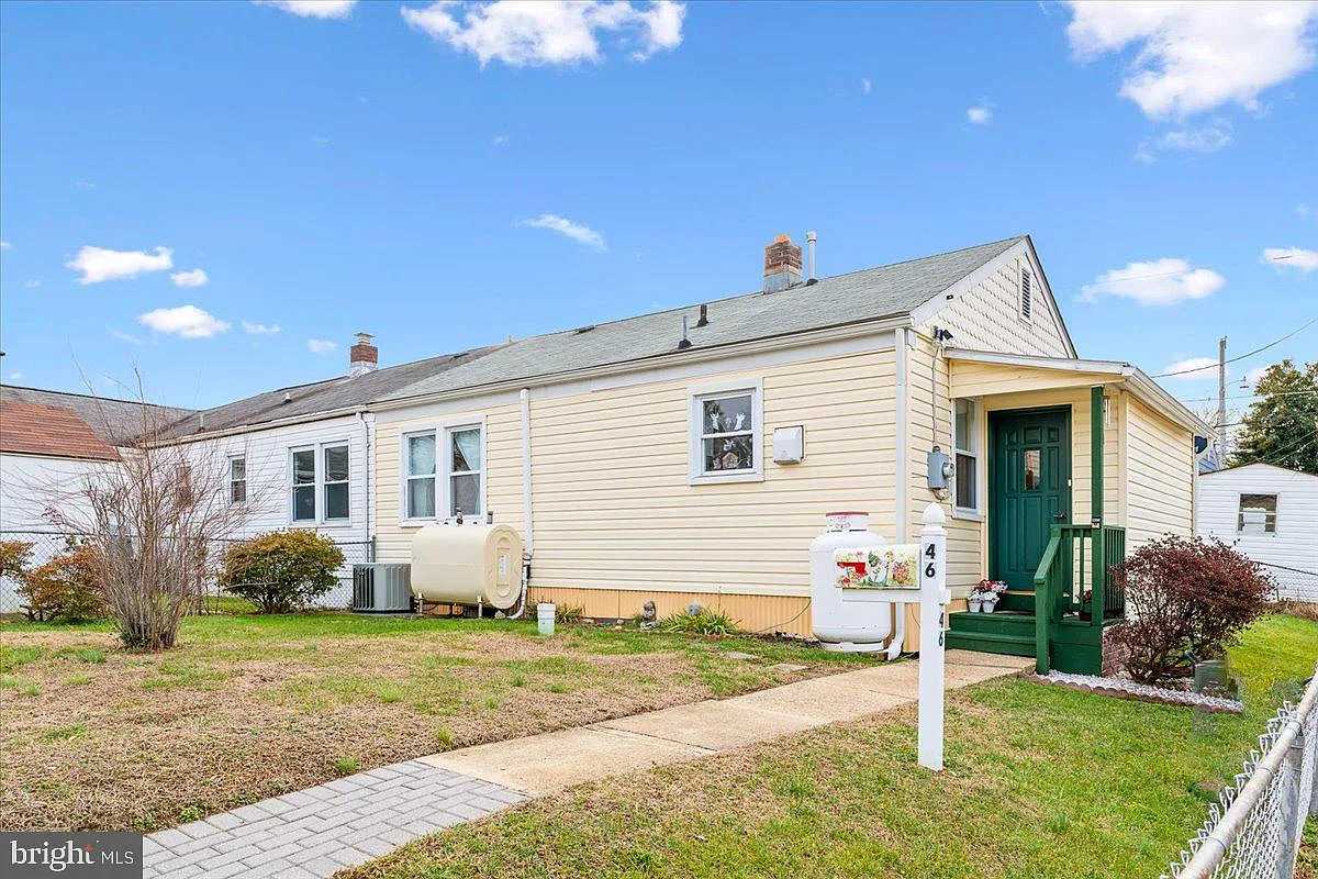 46 Circle Ave photo 1