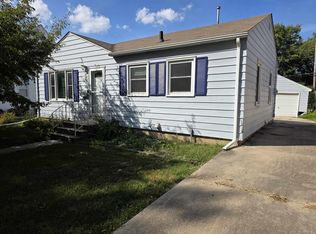 1147 Bourland Ave, Waterloo, IA 50702