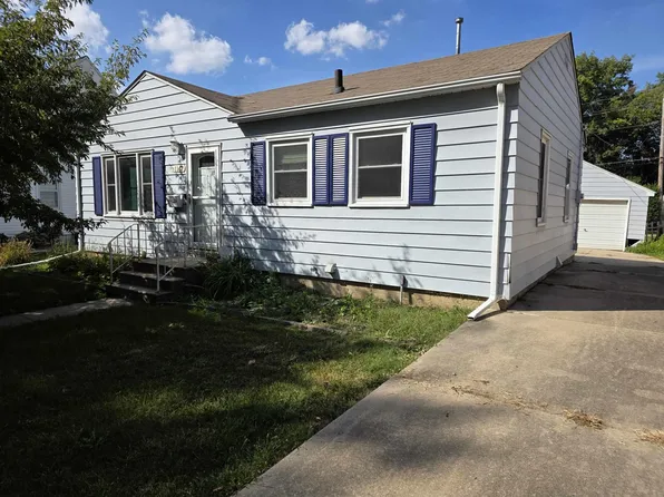 1147 Bourland Ave, Waterloo, IA 50702