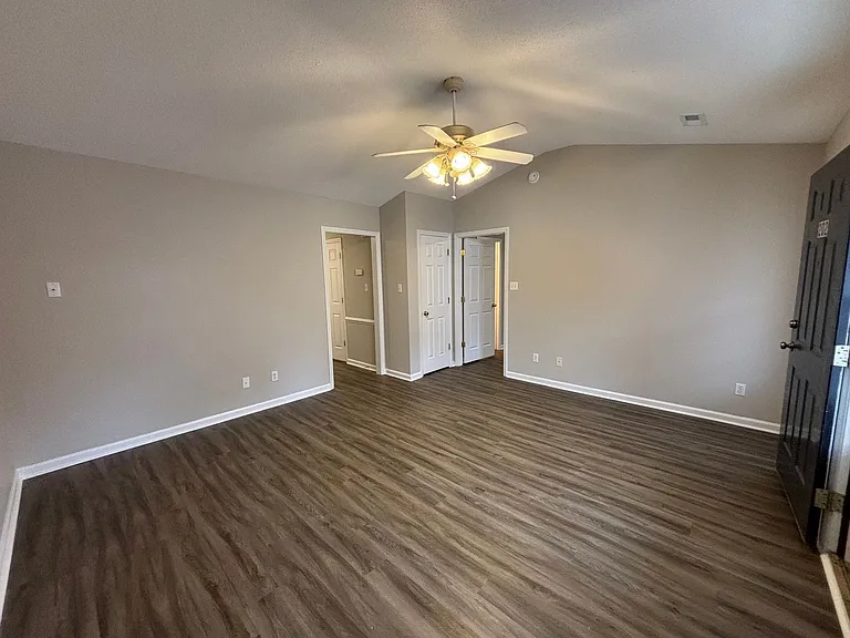271 Sheridan Forest Rd — Photo 3