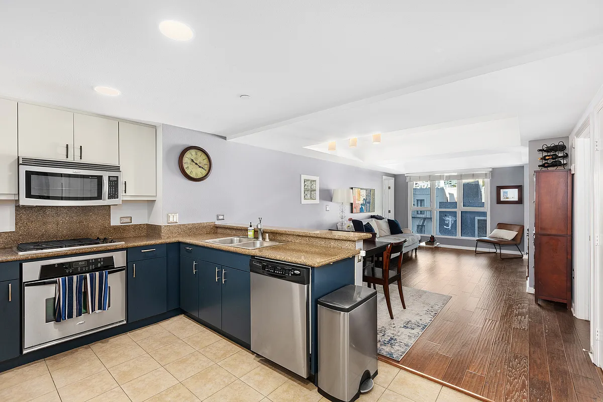 2 bed, 1090 sqft, $3,100 — Photo 2