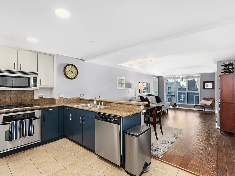875 G St #302 — Photo 2