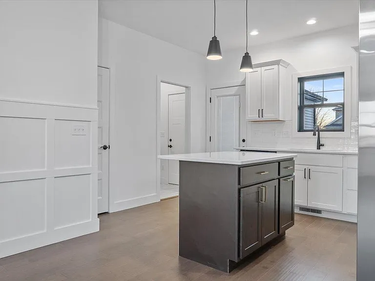 1627 Duncannon Dr — Photo 8